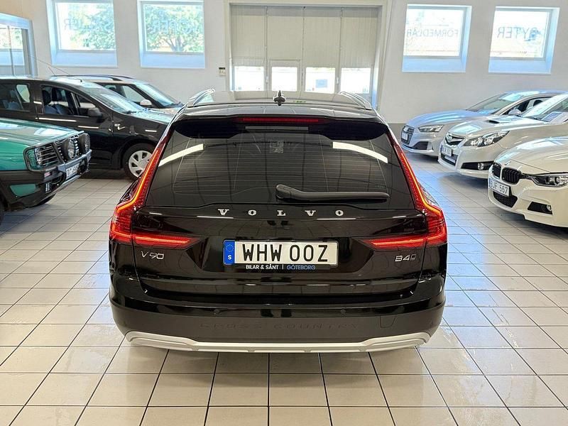 Begagnad Volvo V90 CC 198 HK (145 kW) 2023 Svart Kombi