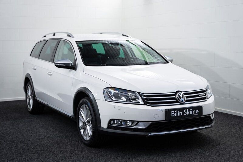 Vit Begagnad 2015 VW Passat Alltrack Kombi | 129 900 kr (Bra pris) - Bild 1/4