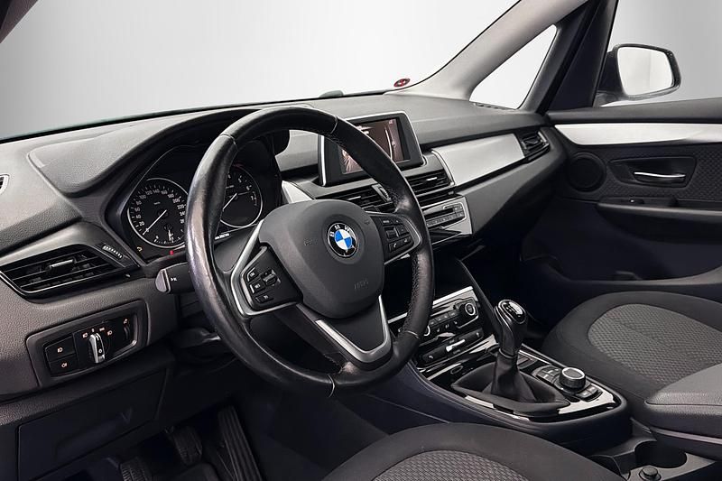 Begagnad BMW 218 Active Tourer Advantage 137 HK (100 kW) 2014 Vit Minibuss