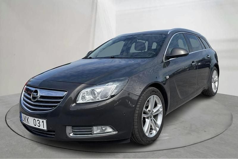 Grå Begagnad 2013 Opel Insignia | 70 000 kr - Bild 1/4