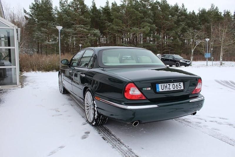 Begagnad Jaguar XJR 396 HK (291 kW) 2003 Mörkgrön Sedan