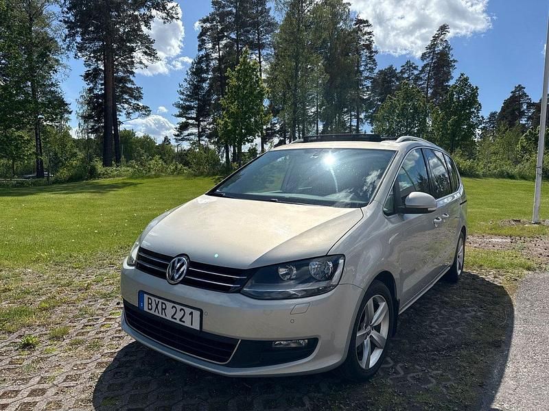 Silver Begagnad 2014 VW Sharan Minibuss | 114 900 kr (Marknadspris) - Bild 1/4