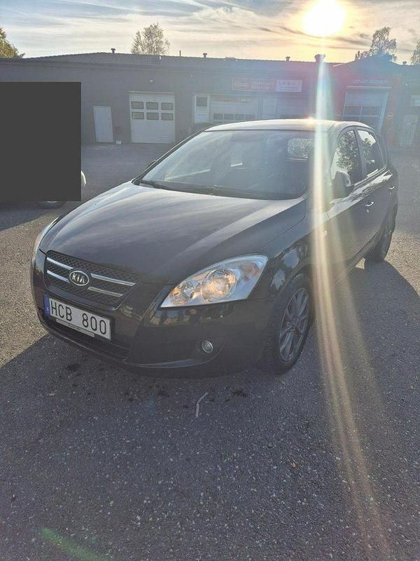 Svart Begagnad 2008 Kia Ceed 4 Halvkombi | 30 000 kr (Bra pris) - Bild 1/4