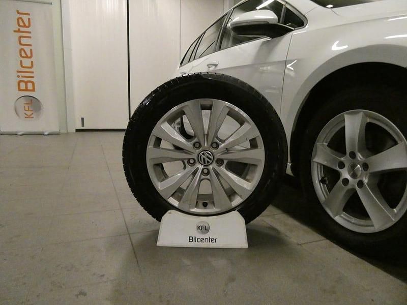 Begagnad VW Golf VII 116 HK (85 kW) 2018 Vit Kombi