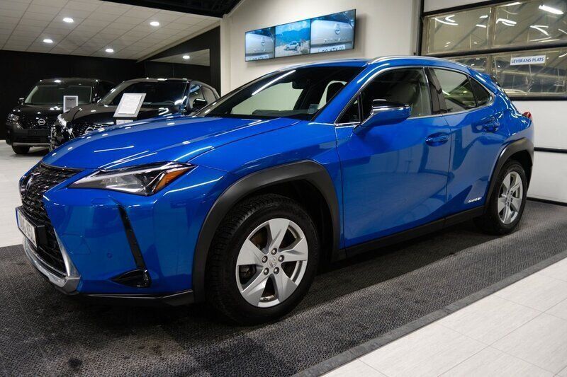 Blå Begagnad 2021 Lexus UX 250h E-FOUR SUV | 259 000 kr (Bra pris) - Bild 1/4