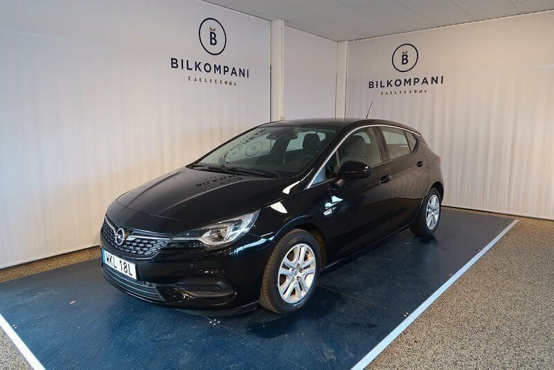 Svart Begagnad 2020 Opel Astra Elegance Halvkombi | 139 800 kr (Marknadspris) - Bild 1/4