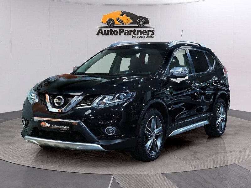 Svart Begagnad 2014 Nissan X-Trail 360º SUV | 177 900 kr (Dyr) - Bild 1/4
