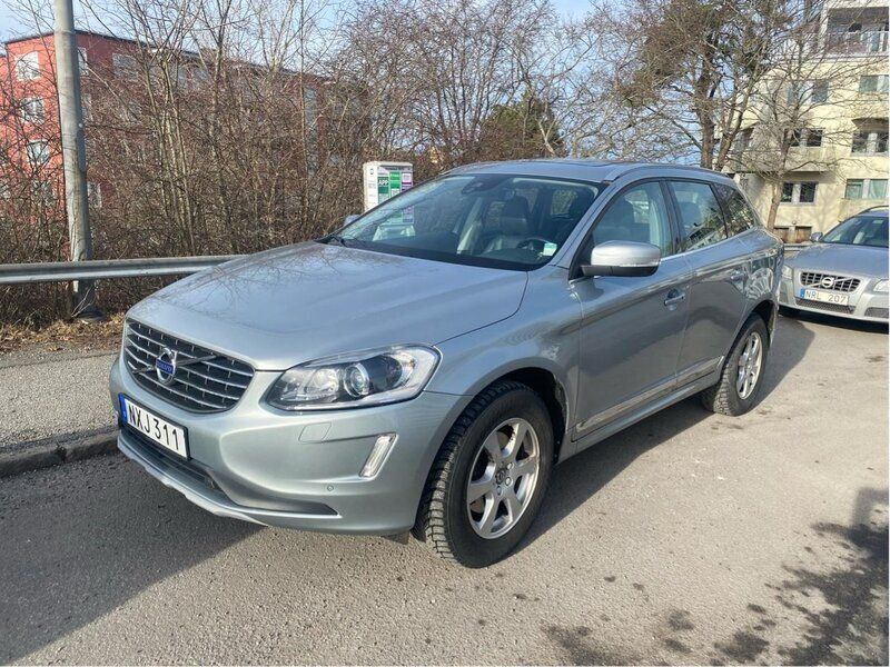 Silver Begagnad 2016 Volvo XC60 Business Edition SUV | 229 000 kr (Marknadspris) - Bild 1/4