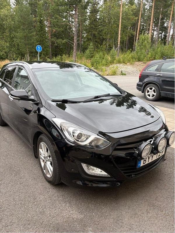 Svart Begagnad 2014 Hyundai i30 Kombi | 65 000 kr (Bra pris) - Bild 1/4