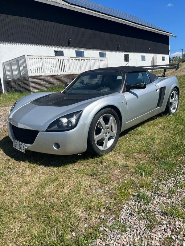 Silver Begagnad 2002 Opel Speedster Cab | 179 000 kr - Bild 1/4