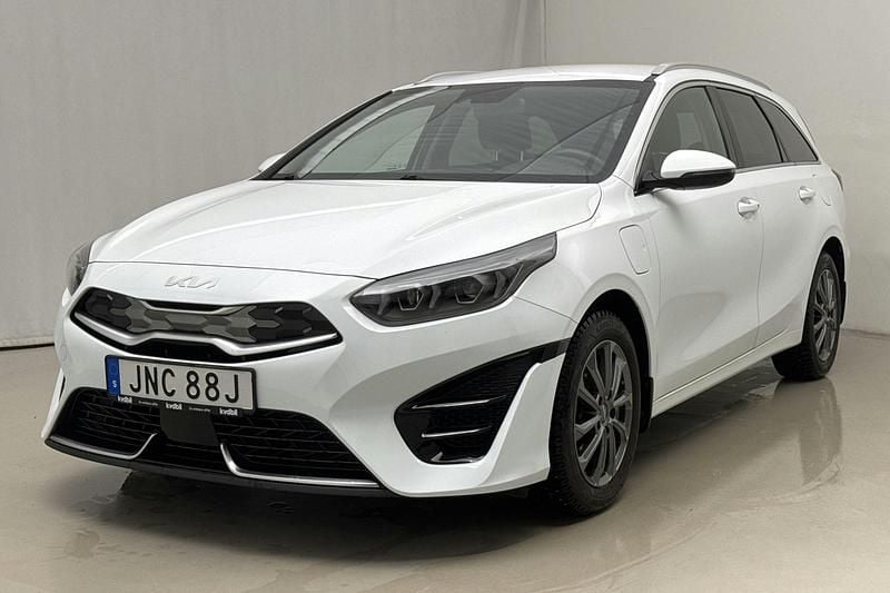 Vit Begagnad 2022 Kia Ceed Sportswagon Kombi | 229 000 kr (Bra pris) - Bild 1/4