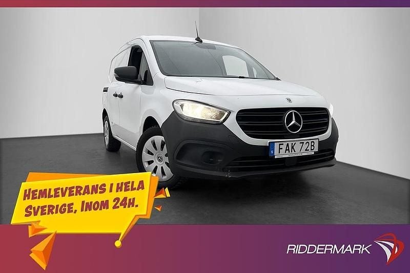Vit Begagnad 2023 Mercedes Citan 110 Pickup | 219 900 kr (Marknadspris) - Bild 1/3