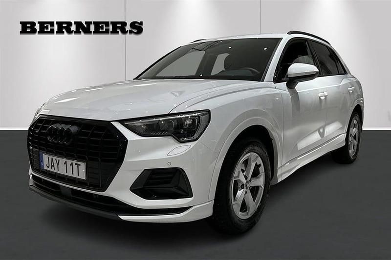 Vit Begagnad 2024 Audi Q3 SUV | 399 900 kr (Lite dyr) - Bild 1/4