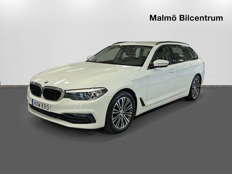 Vit Begagnad 2018 BMW 530 Sport Line Kombi | 299 900 kr (Superpris) - Bild 1/4