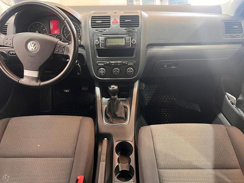 Röd Begagnad 2009 VW Jetta Sedan | 39 900 kr - Bild 1/4