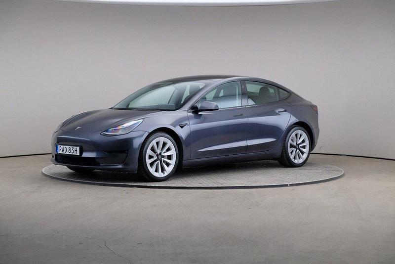 Grå Begagnad 2022 Tesla Model 3 Long Range AWD Sedan | 349 000 kr (Lite dyr) - Bild 1/4