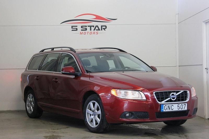 Röd Begagnad 2013 Volvo V70 Momentum Kombi | 118 900 kr (Marknadspris) - Bild 1/4
