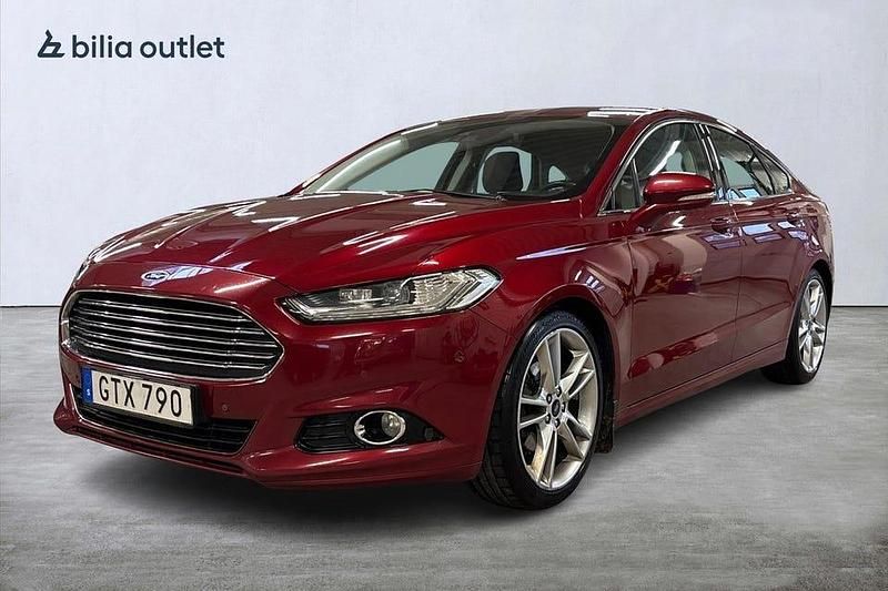 Röd Begagnad 2015 Ford Mondeo Titanium Sedan | 124 900 kr (Dyr) - Bild 1/4