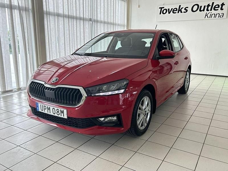 Röd Begagnad 2024 Skoda Fabia Selection Halvkombi | 229 900 kr (Marknadspris) - Bild 1/4