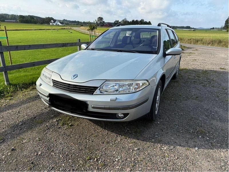 Grå Begagnad 2005 Renault Laguna GrandTour Expression Kombi | 27 000 kr (Superpris) - Bild 1/4
