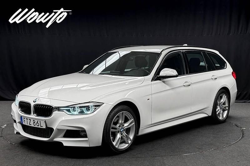 Vit (alpinvit) Begagnad 2019 BMW 320 M Sport Kombi | 229 800 kr (Superpris) - Bild 1/3