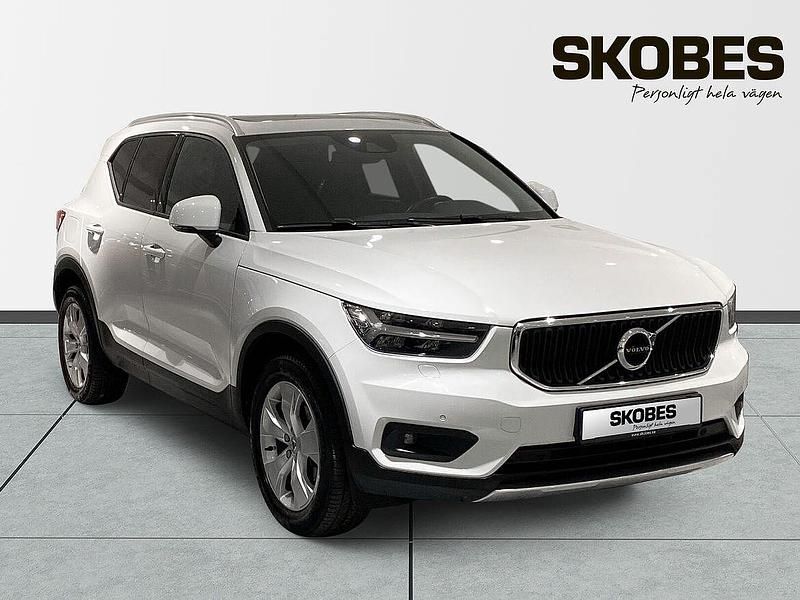 Vit Begagnad 2019 Volvo XC40 Momentum SUV | 239 900 kr - Bild 1/3
