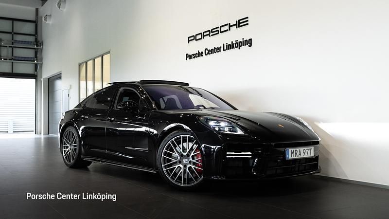 Svart Begagnad 2026 Porsche Panamera 4S Sedan | 1 775 000 kr (Superpris) - Bild 1/4