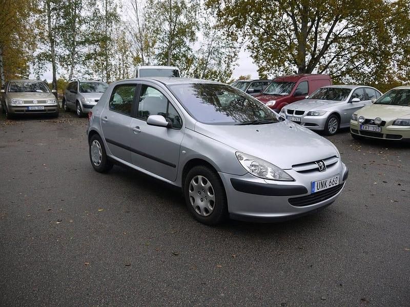 Begagnad Peugeot 307 109 HK (80 kW) 2004 Ljusgrå (grå) Halvkombi