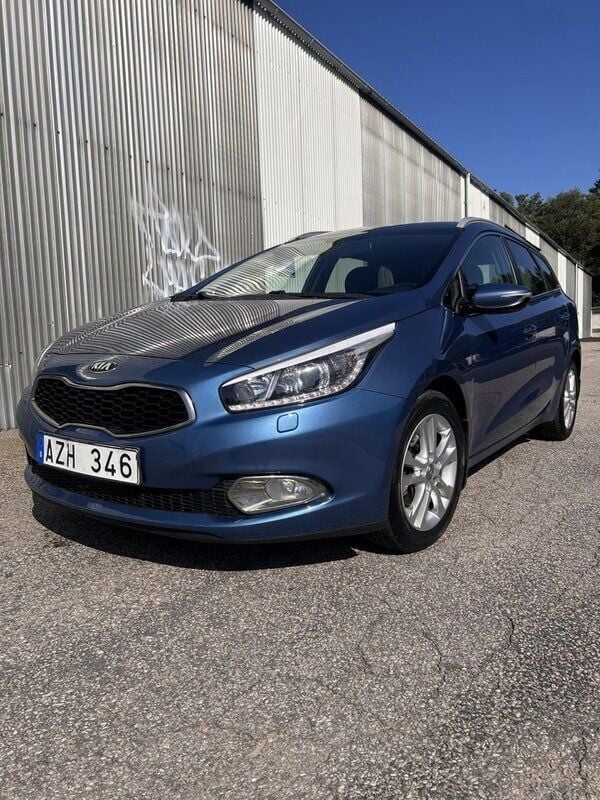 Blå Begagnad 2014 Kia Ceed Sportswagon Comfort Kombi | 69 000 kr (Marknadspris) - Bild 1/4