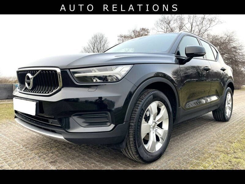 Begagnad Volvo XC40 Momentum 130 HK (95 kW) 2020 Svart SUV