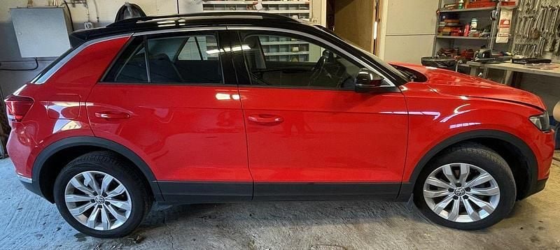 Röd Begagnad 2019 VW T-Roc SUV | 165 000 kr (Marknadspris) - Bild 1/2