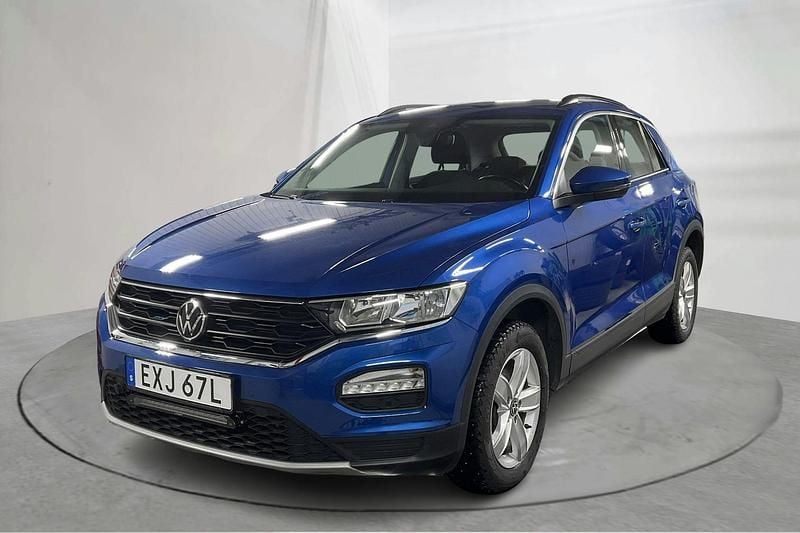 Blå Begagnad 2021 VW T-Roc SUV | 244 900 kr (Marknadspris) - Bild 1/4