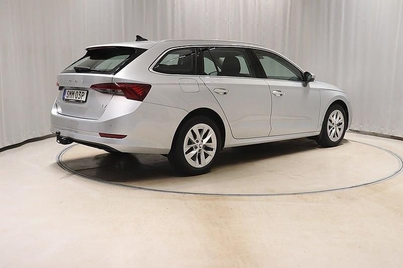 Begagnad Skoda Octavia Style 204 HK (150 kW) 2024 Silver Kombi