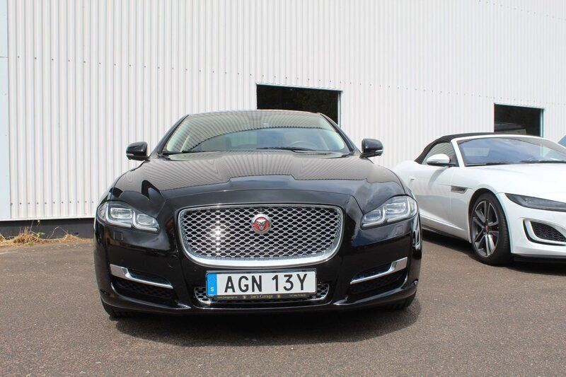 Svart Begagnad 2016 Jaguar XJ Sedan | 344 000 kr - Bild 1/4