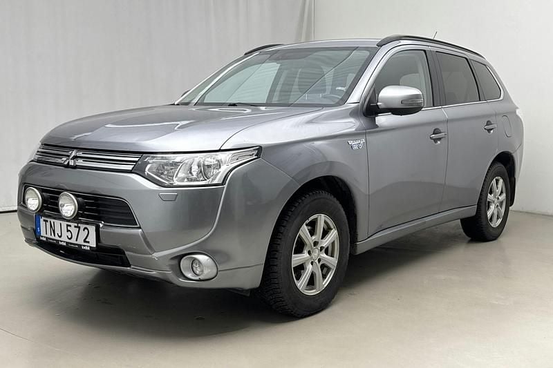 Mörkgrå Begagnad 2014 Mitsubishi Outlander SUV | 104 000 kr - Bild 1/4