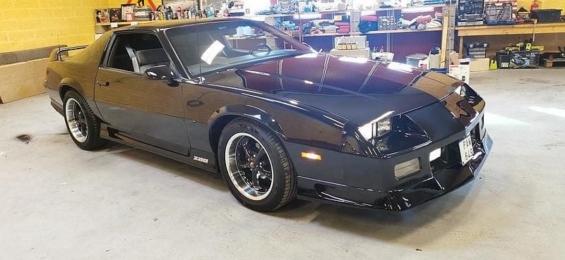 Begagnad Chevrolet Camaro 234 HK (172 kW) 1991 Svart