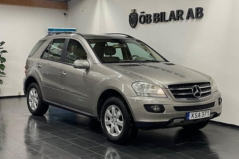 Begagnad Mercedes ML350 272 HK (200 kW) 2006 Silver SUV