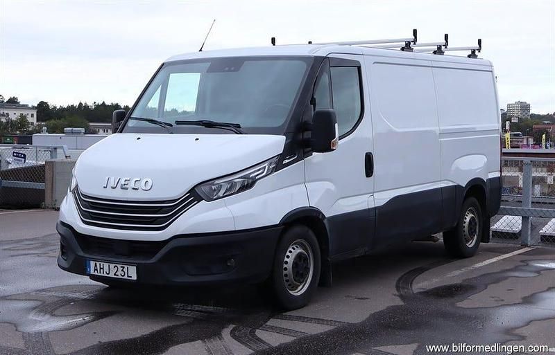Begagnad Iveco Daily 136 HK (100 kW) 2022 Vit svart Van