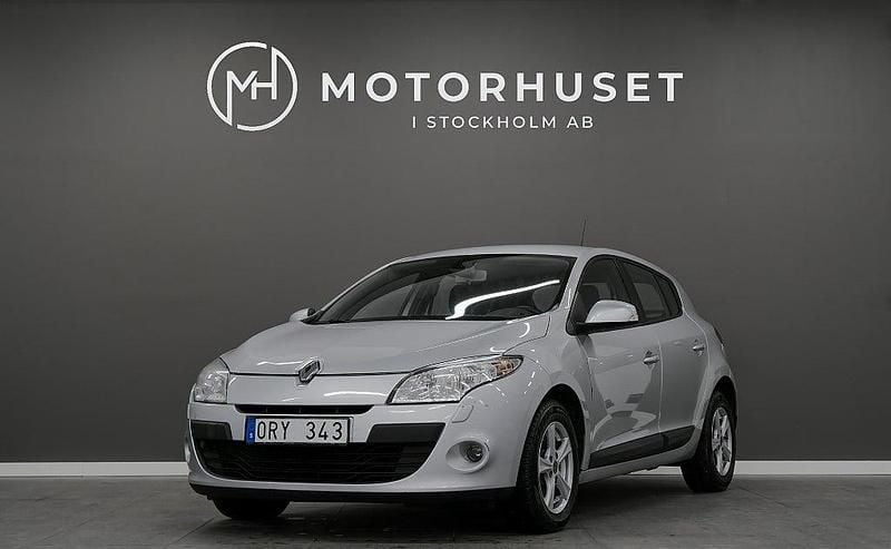 Begagnad Renault Mégane III 110 HK (80 kW) 2010 Silver Halvkombi
