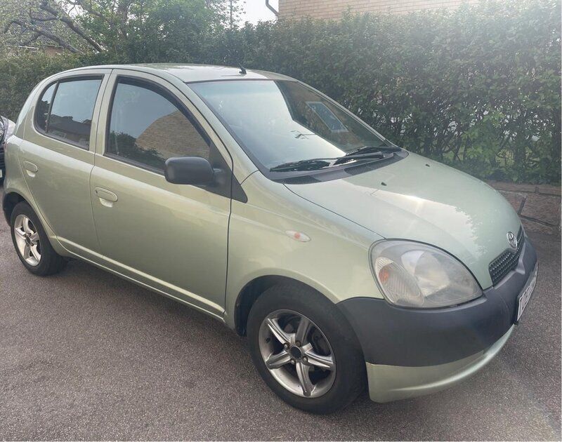 Grön Begagnad 2002 Toyota Yaris Halvkombi | 16 500 kr (Bra pris) - Bild 1/3