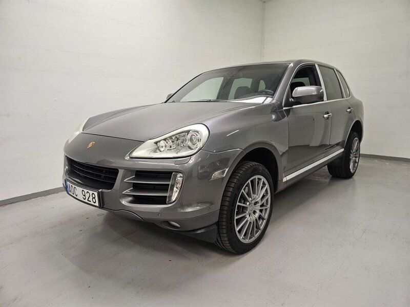 Grå Begagnad 2008 Porsche Cayenne SUV | 119 000 kr (Marknadspris) - Bild 1/4