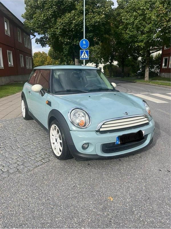 Blå Begagnad 2013 Mini ONE Halvkombi | 62 000 kr (Marknadspris) - Bild 1/4