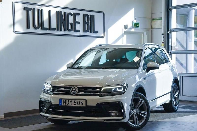 Vit Begagnad 2018 VW Tiguan R-line SUV | 239 800 kr (Marknadspris) - Bild 1/4