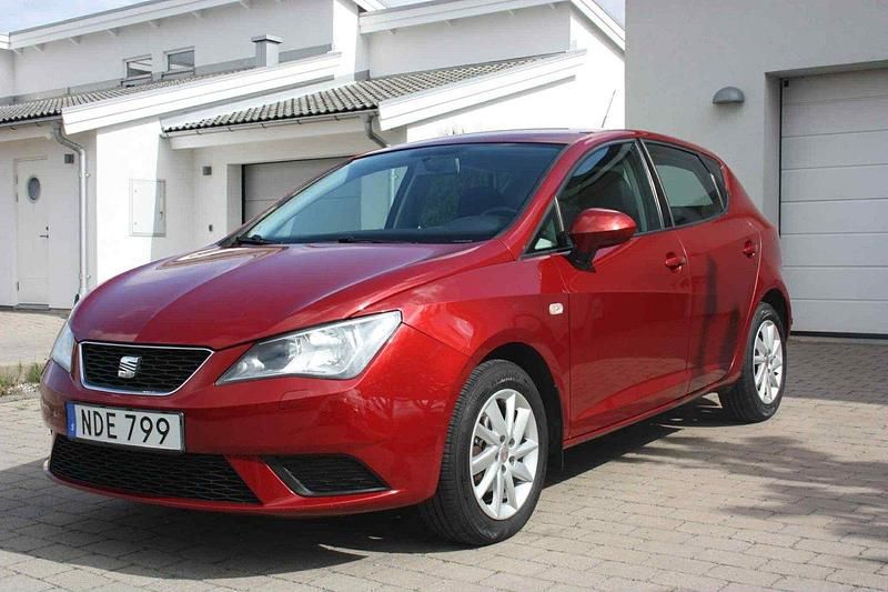 Röd Begagnad 2013 Seat Ibiza Style Halvkombi | 49 000 kr (Marknadspris) - Bild 1/4