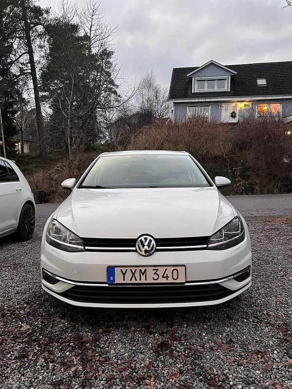 Begagnad 2018 VW Golf VII Halvkombi | 145 900 kr (Bra pris) - Bild 1/4