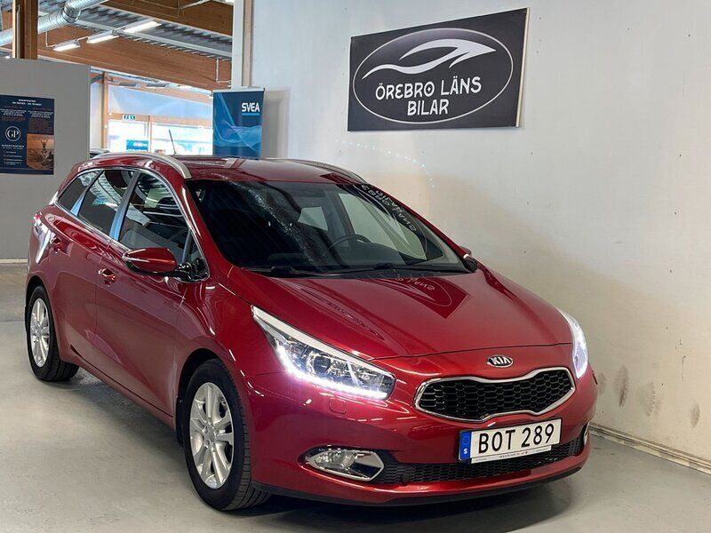 Röd Begagnad 2014 Kia Ceed Kombi | 114 900 kr (Marknadspris) - Bild 1/4