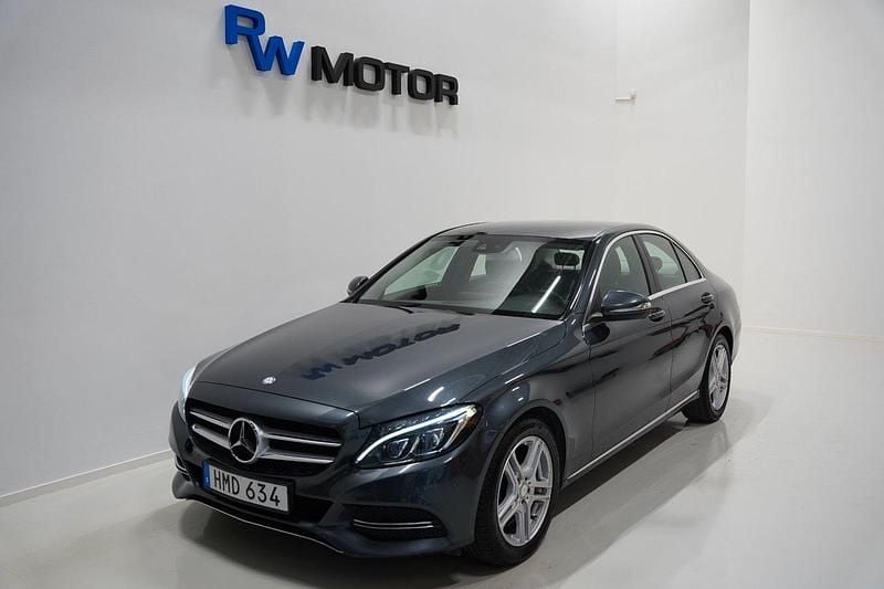Mörkgrå (grå) Begagnad 2014 Mercedes C220 Avantgarde Sedan | 174 900 kr (Bra pris) - Bild 1/4