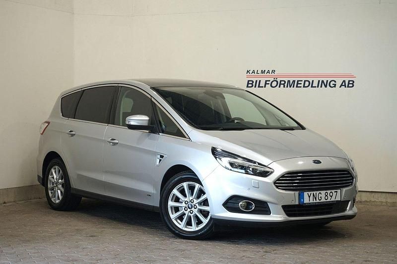Grå Begagnad 2017 Ford S-MAX Business Edition Minibuss | 199 900 kr (Marknadspris) - Bild 1/4