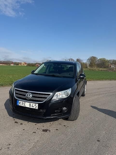 Svart Begagnad 2010 VW Tiguan Sportline SUV | 78 000 kr (Superpris) - Bild 1/4