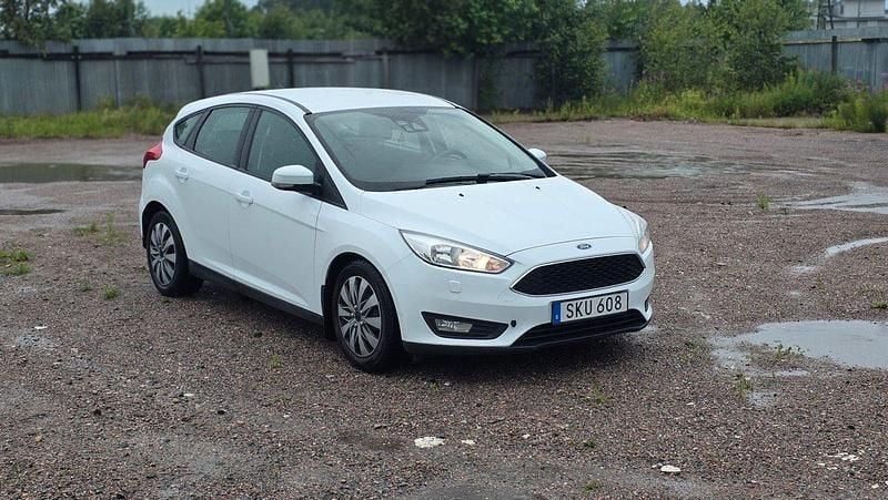 Begagnad 2015 Ford Focus Trend Halvkombi | 49 900 kr (Bra pris) - Bild 1/4
